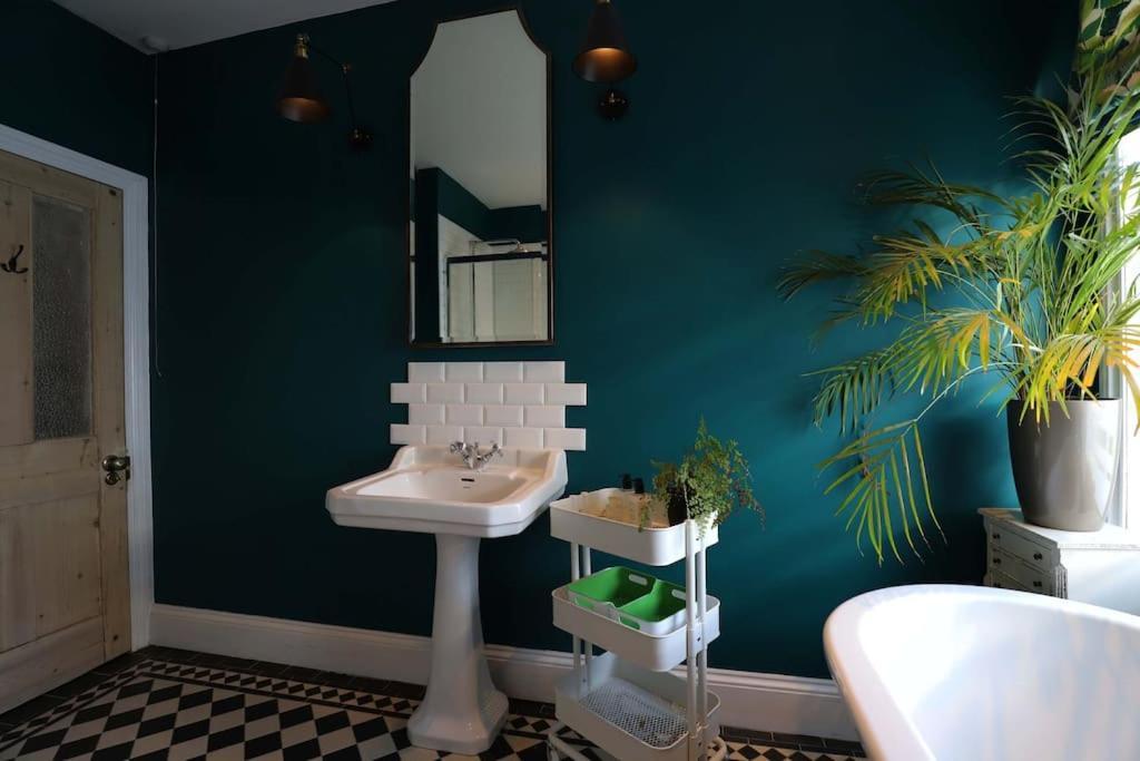 Stylish Townhouse 15 Mins To Laines & Seafront Villa Brighton Dış mekan fotoğraf